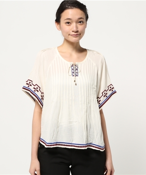OUTLET（アウトレット）の「【Discoat】刺繍使イフレアBL（シャツ/ブラウス・レディース・ブラック/レンガ/アイボリー・FREE）」の4枚目の写真