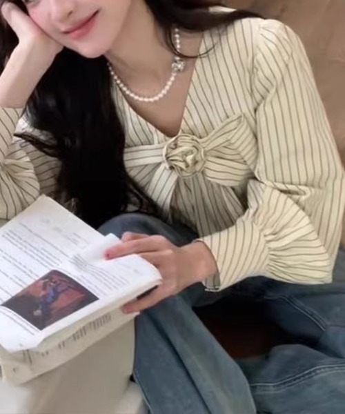 Flugge(フラッジー)の「リボンモチーフストライプブラウス(シャツ/ブラウス・レディース・アイボリー・LARGE/MEDIUM)」の2枚目の写真