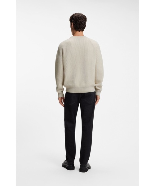 BOSS(ボス)の「【オンライン限定】リラックスフィット セーター ジグザグ リブニット(ニット/セーター・メンズ・ライトベージュ・XL/L/XXL)」の4枚目の写真