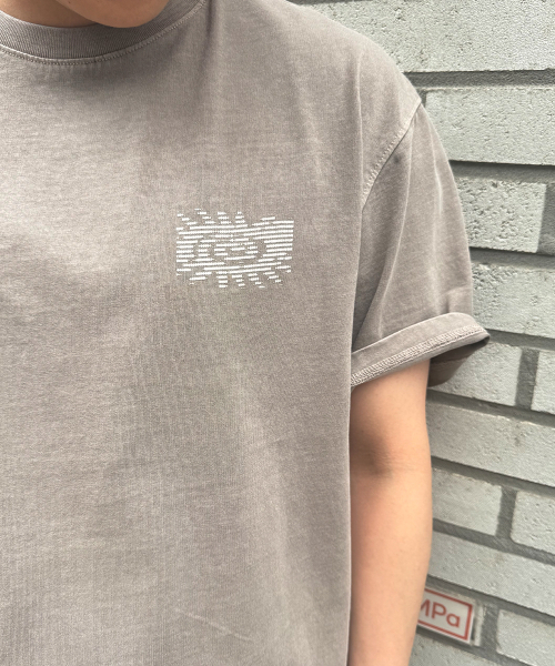 INTEMPOMOOD(インテンポムード)の「ネットワークストリートTシャツ : 2カラー(Tシャツ/カットソー・メンズ・ネイビー/ベージュ・MEDIUM/LARGE)」の3枚目の写真