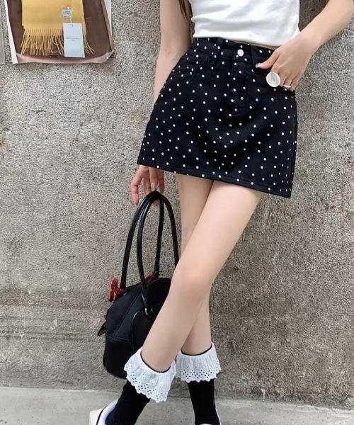 Ritzy(リッツィー)の「ドット柄 ハイウエストデニムミニスカート(スカート・レディース・ホワイト/ブラック・L/M)」の13枚目の写真