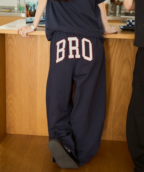 BROKEN BASE(ブロークンベース)の「BRO Logo Sweat Pants / BRO ロゴスウェットパンツ(スウェットパンツ・メンズ・ブラック/ネイビー・SMALL/MEDIUM/LARGE)」の11枚目の写真