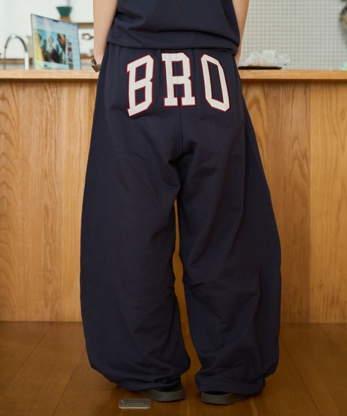 BROKEN BASE(ブロークンベース)の「BRO Logo Sweat Pants / BRO ロゴスウェットパンツ(スウェットパンツ・メンズ・ブラック/ネイビー・SMALL/MEDIUM/LARGE)」の10枚目の写真