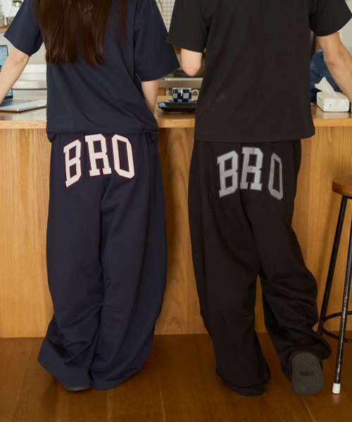 BROKEN BASE(ブロークンベース)の「BRO Logo Sweat Pants / BRO ロゴスウェットパンツ(スウェットパンツ・メンズ・ブラック/ネイビー・SMALL/MEDIUM/LARGE)」の3枚目の写真
