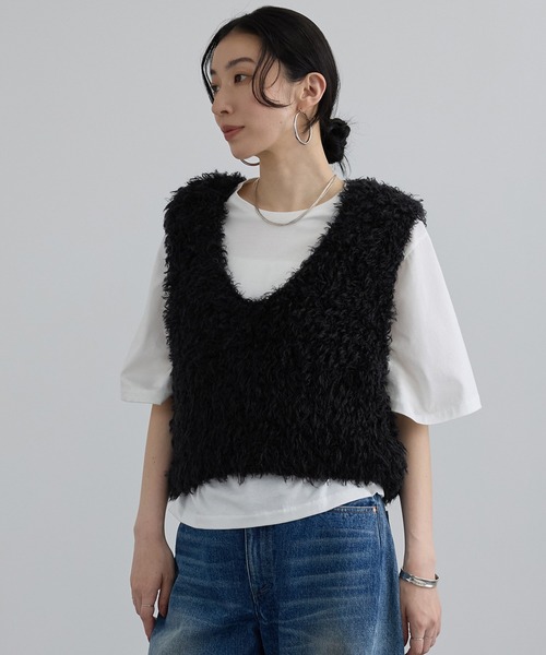 SALON adam et rope'(サロン アダム エ ロペ)の「カーリーモヘアクロップドベスト(ベスト・レディース・オフホワイト/ブラック・FREE)」の18枚目の写真
