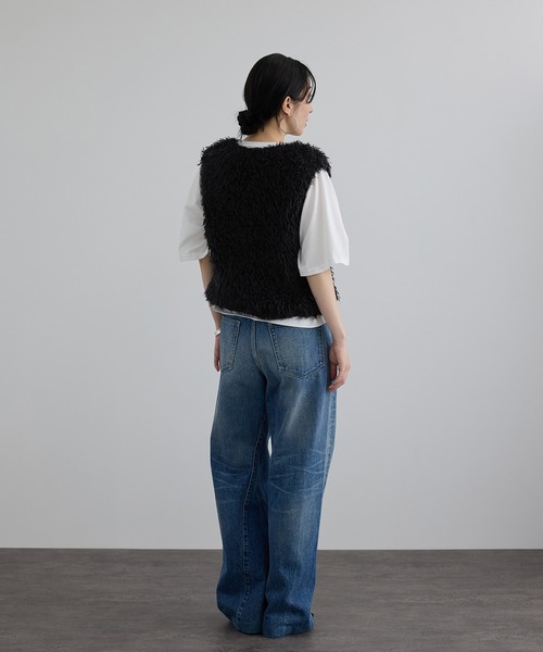 SALON adam et rope'(サロン アダム エ ロペ)の「カーリーモヘアクロップドベスト(ベスト・レディース・オフホワイト/ブラック・FREE)」の15枚目の写真