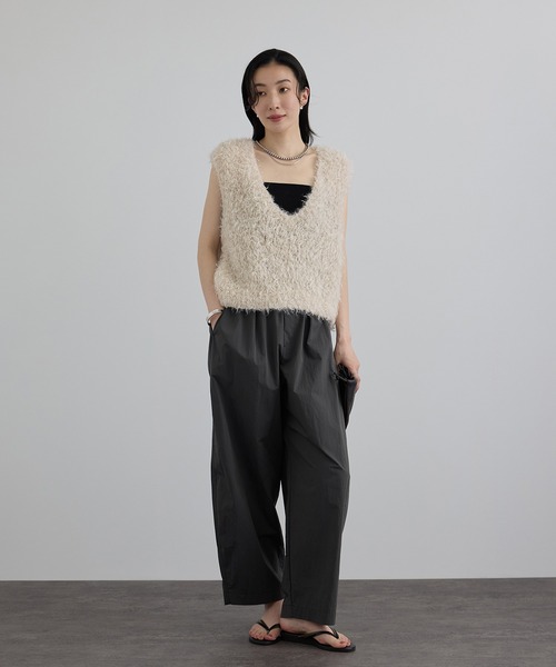 SALON adam et rope'(サロン アダム エ ロペ)の「カーリーモヘアクロップドベスト(ベスト・レディース・オフホワイト/ブラック・FREE)」の14枚目の写真