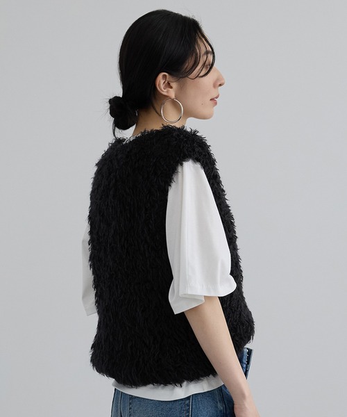 SALON adam et rope'(サロン アダム エ ロペ)の「カーリーモヘアクロップドベスト(ベスト・レディース・オフホワイト/ブラック・FREE)」の12枚目の写真