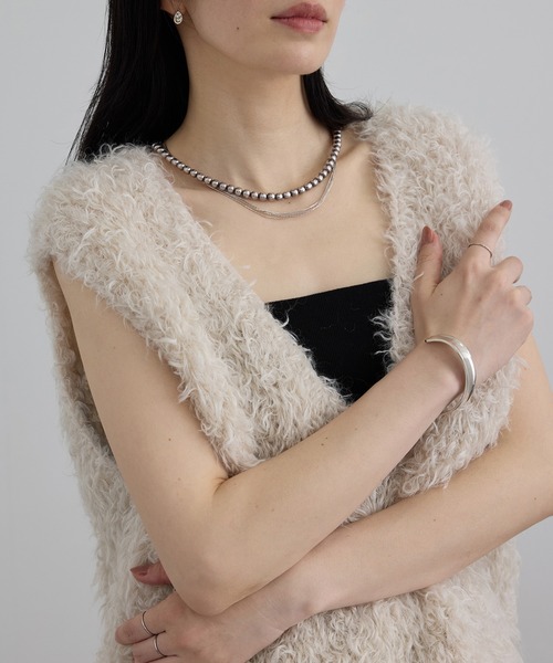 SALON adam et rope'(サロン アダム エ ロペ)の「カーリーモヘアクロップドベスト(ベスト・レディース・オフホワイト/ブラック・FREE)」の11枚目の写真