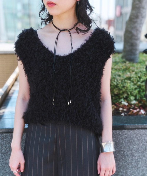 SALON adam et rope'(サロン アダム エ ロペ)の「カーリーモヘアクロップドベスト(ベスト・レディース・オフホワイト/ブラック・FREE)」の4枚目の写真