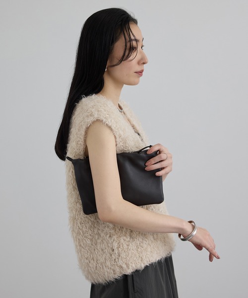 SALON adam et rope'(サロン アダム エ ロペ)の「カーリーモヘアクロップドベスト(ベスト・レディース・オフホワイト/ブラック・FREE)」の3枚目の写真