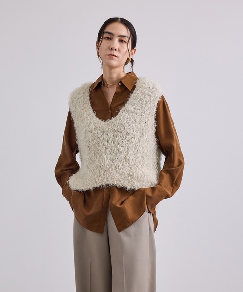 SALON adam et rope'(サロン アダム エ ロペ)の「カーリーモヘアクロップドベスト(ベスト・レディース・オフホワイト/ブラック・FREE)」の10枚目の写真