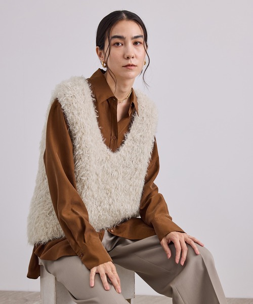 SALON adam et rope'(サロン アダム エ ロペ)の「カーリーモヘアクロップドベスト(ベスト・レディース・オフホワイト/ブラック・FREE)」の12枚目の写真