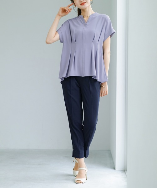 WHITE JOOLA（ホワイトジョーラ）の「【 2wayストレッチ 】 ドライフェイス・セットアップ［ タックブラウス＋テーパードパンツ ］（スーツセット・レディース・ベージュ/ブルーグレー/ライラック・M/L/S）」の3枚目の写真
