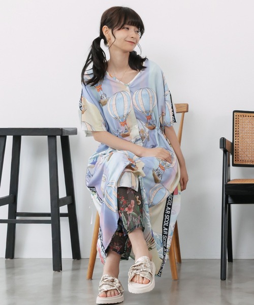 ScoLar(スカラー)の「162686:気球柄×デザート柄 前後切替シャツワンピース(ワンピース・レディース・ブルー/グリーン・M)」の1枚目の写真