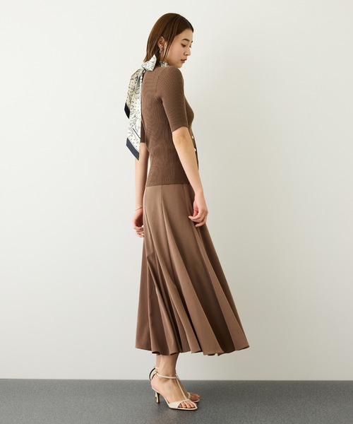 ROPE'(ロペ)の「ROPE'リバイバル シルクタイスカーフ/26AW(バンダナ/スカーフ・レディース・オレンジ/カーキ/オフホワイト・FREE)」の6枚目の写真