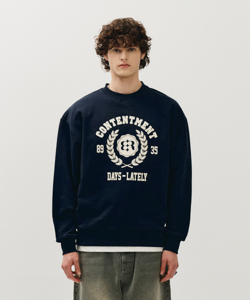 ECORR(エコル)の「ローレルロゴスウェットシャツ_ネイビー(スウェット・メンズ・その他・1(M)/2(L)/3(XL))」の2枚目の写真