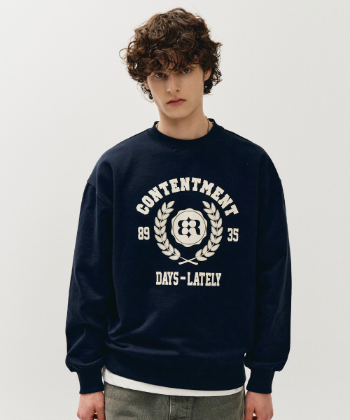 ECORR(エコル)の「ローレルロゴスウェットシャツ_ネイビー(スウェット・メンズ・その他・1(M)/2(L)/3(XL))」の4枚目の写真