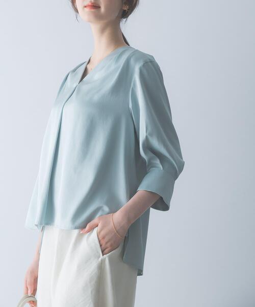 URBAN RESEARCH ROSSO WOMEN(アーバンリサーチ ロッソ)の「シルキーツイルVネックブラウス(シャツ/ブラウス・レディース・ミント/オフホワイト/ネイビー・FREE)」の3枚目の写真