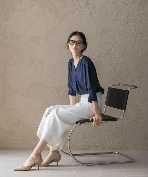 URBAN RESEARCH ROSSO WOMEN(アーバンリサーチ ロッソ)の「シルキーツイルVネックブラウス(シャツ/ブラウス・レディース・ミント/オフホワイト/ネイビー・FREE)」の16枚目の写真