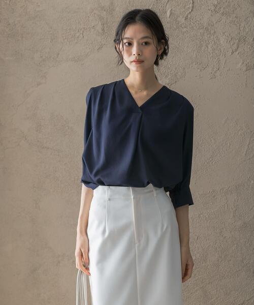 URBAN RESEARCH ROSSO WOMEN(アーバンリサーチ ロッソ)の「シルキーツイルVネックブラウス(シャツ/ブラウス・レディース・ミント/オフホワイト/ネイビー・FREE)」の17枚目の写真