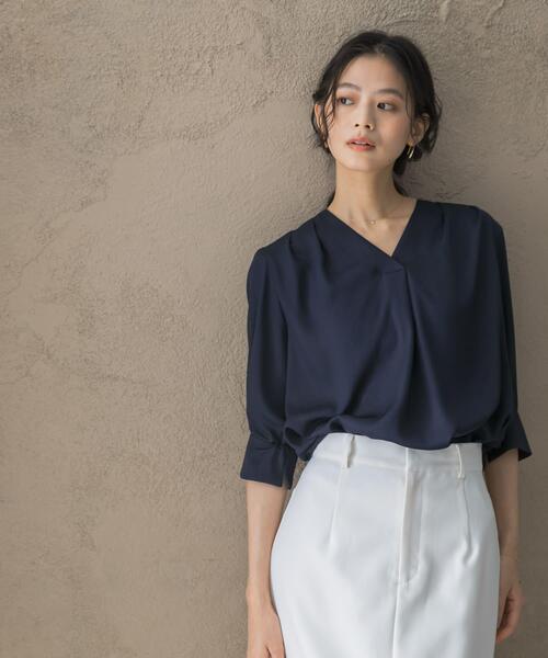 URBAN RESEARCH ROSSO WOMEN(アーバンリサーチ ロッソ)の「シルキーツイルVネックブラウス(シャツ/ブラウス・レディース・ミント/オフホワイト/ネイビー・FREE)」の18枚目の写真