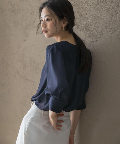 URBAN RESEARCH ROSSO WOMEN(アーバンリサーチ ロッソ)の「シルキーツイルVネックブラウス(シャツ/ブラウス・レディース・ミント/オフホワイト/ネイビー・FREE)」の19枚目の写真