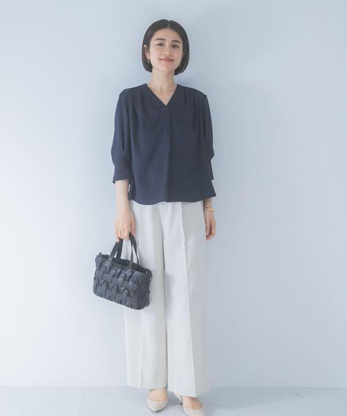 URBAN RESEARCH ROSSO WOMEN(アーバンリサーチ ロッソ)の「シルキーツイルVネックブラウス(シャツ/ブラウス・レディース・ミント/オフホワイト/ネイビー・FREE)」の22枚目の写真