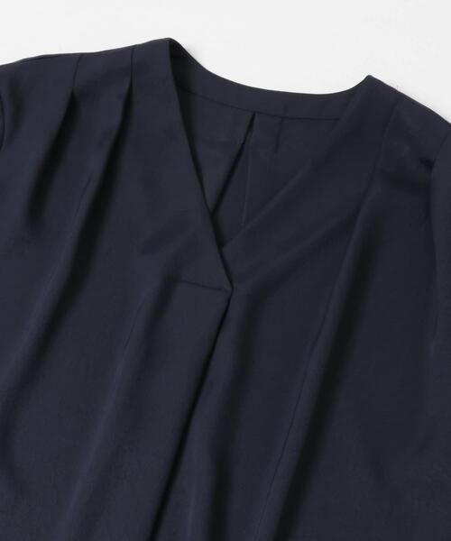 URBAN RESEARCH ROSSO WOMEN(アーバンリサーチ ロッソ)の「シルキーツイルVネックブラウス(シャツ/ブラウス・レディース・ミント/オフホワイト/ネイビー・FREE)」の5枚目の写真
