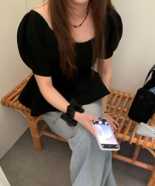 FAVORITO(ファヴォリート)の「オフショルダー半袖トップス(その他トップス・レディース・ブラック/モカ・F)」の3枚目の写真