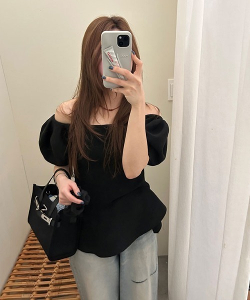 FAVORITO(ファヴォリート)の「オフショルダー半袖トップス(その他トップス・レディース・ブラック/モカ・F)」の13枚目の写真
