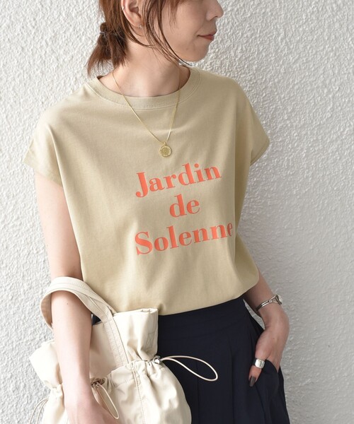 SHIPS Colors（シップス カラーズ）の「SHIPS Colors:〈接触冷感・UVカット・洗濯機可能〉フレンチスリーブ SOLENNE ロゴ TEE◇（Tシャツ/カットソー・レディース・ベージュ/ブラウン/オフホワイト・ONE SIZE）」の3枚目の写真