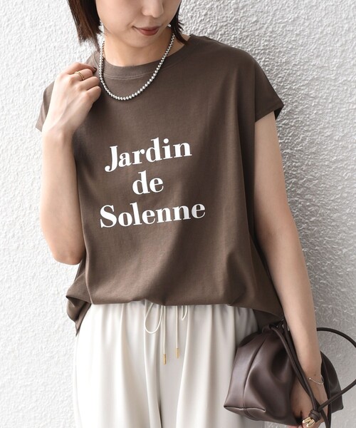 SHIPS Colors（シップス カラーズ）の「SHIPS Colors:〈接触冷感・UVカット・洗濯機可能〉フレンチスリーブ SOLENNE ロゴ TEE◇（Tシャツ/カットソー・レディース・ベージュ/ブラウン/オフホワイト・ONE SIZE）」の2枚目の写真
