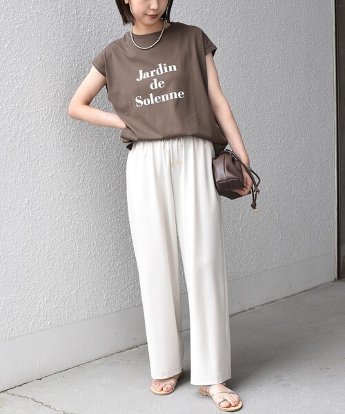 SHIPS Colors（シップス カラーズ）の「SHIPS Colors:〈接触冷感・UVカット・洗濯機可能〉フレンチスリーブ SOLENNE ロゴ TEE◇（Tシャツ/カットソー・レディース・ベージュ/ブラウン/オフホワイト・ONE SIZE）」の19枚目の写真