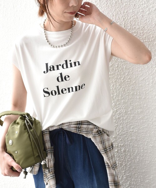SHIPS Colors（シップス カラーズ）の「SHIPS Colors:〈接触冷感・UVカット・洗濯機可能〉フレンチスリーブ SOLENNE ロゴ TEE◇（Tシャツ/カットソー・レディース・ベージュ/ブラウン/オフホワイト・ONE SIZE）」の21枚目の写真