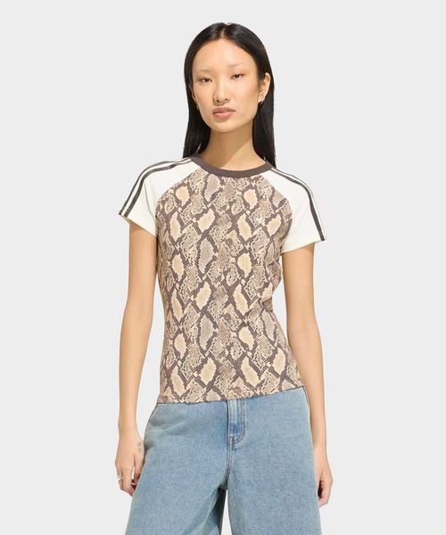adidas(アディダス)の「スネークプリント カリ Tシャツ / アディダスオリジナルス adidas Originals(Tシャツ/カットソー・レディース・ベージュ・SMALL/XX-LARGE/3XL/LARGE/MEDIUM/X-LARGE)」の1枚目の写真