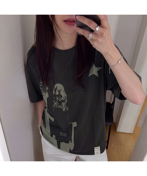 GRAVER（グレーバー）の「[ユニセックス]STAR1-GIRL_半袖Tシャツ_2カラー（Tシャツ/カットソー・レディース・チャコールグレー/サンドベージュ・SMALL/MEDIUM/LARGE）」の2枚目の写真