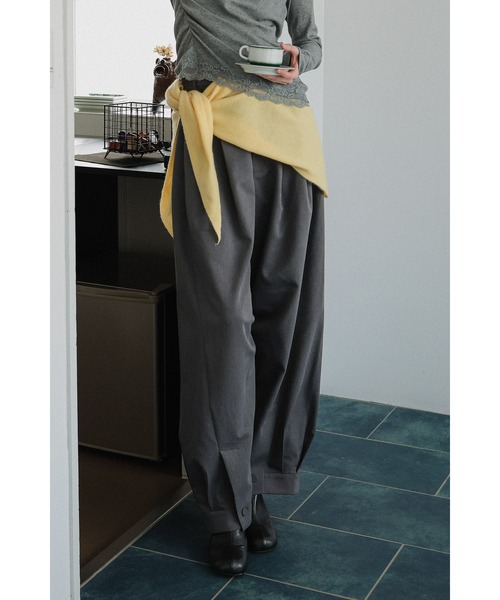 tento(テント)の「Wide-Leg Trousers with Hem Tucks(スラックス・レディース・グレー/ブラック・36/38)」の9枚目の写真