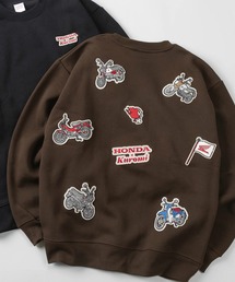 sanrio（サンリオ）の「【71】【HONDA/ホンダ】×【Sanrio/サンリオ】「スーパーカブ」「はぴだんぶい」「クロミ」コラボ 裏起毛 クルーネック プリント スウェット/バックプリント/フロッキープリント/刺繍ワッペン/ユニセックス/レディース/メンズ（スウェット）」