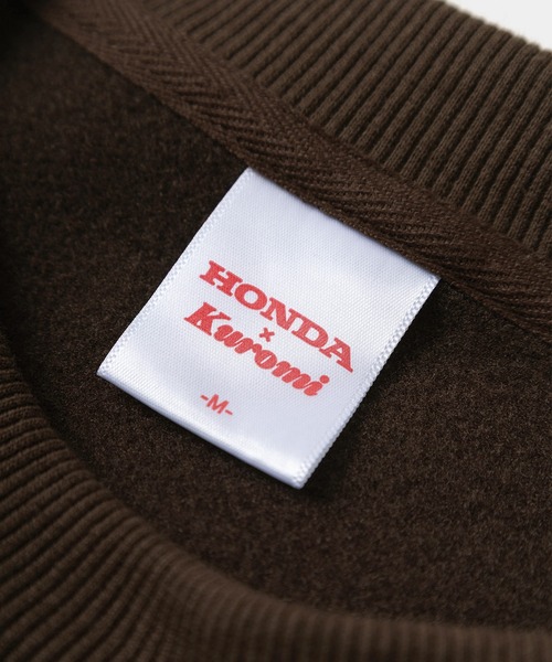 sanrio（サンリオ）の「【71】【HONDA/ホンダ】×【Sanrio/サンリオ】「スーパーカブ」「はぴだんぶい」「クロミ」コラボ 裏起毛 クルーネック プリント スウェット/バックプリント/フロッキープリント/刺繍ワッペン/ユニセックス/レディース/メンズ（スウェット・レディース・ホワイト/ブラウン/ブラック/チャコールグレー・XL/L/M）」の10枚目の写真