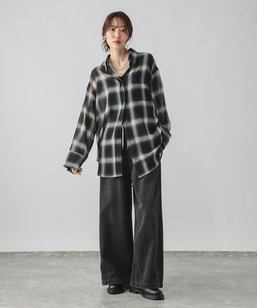 GLOBAL WORK(グローバルワーク)の「GOODデニムバギーワイドパンツ/821879(デニムパンツ・レディース・ブルー/ネイビー/ブラック・SMALL/MEDIUM/LARGE)」の4枚目の写真