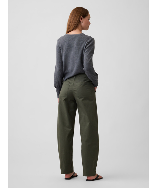 GAP（ギャップ）の「ミッドライズ バレルカーキパンツ（その他パンツ・レディース・ベージュ/ネイビー/ブラウン/グリーン・000/2/4/0/10/00/6/8）」の6枚目の写真