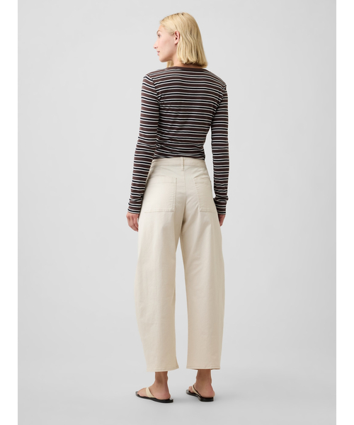 GAP（ギャップ）の「ミッドライズ バレルカーキパンツ（その他パンツ・レディース・ベージュ/ネイビー/ブラウン/グリーン・000/2/4/0/10/00/6/8）」の10枚目の写真
