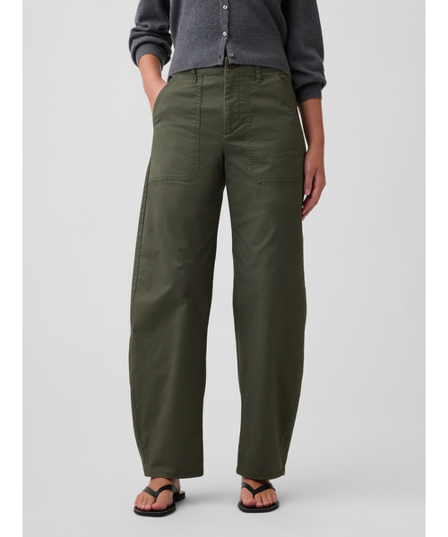 GAP（ギャップ）の「ミッドライズ バレルカーキパンツ（その他パンツ・レディース・ベージュ/ネイビー/ブラウン/グリーン・000/2/4/0/10/00/6/8）」の4枚目の写真