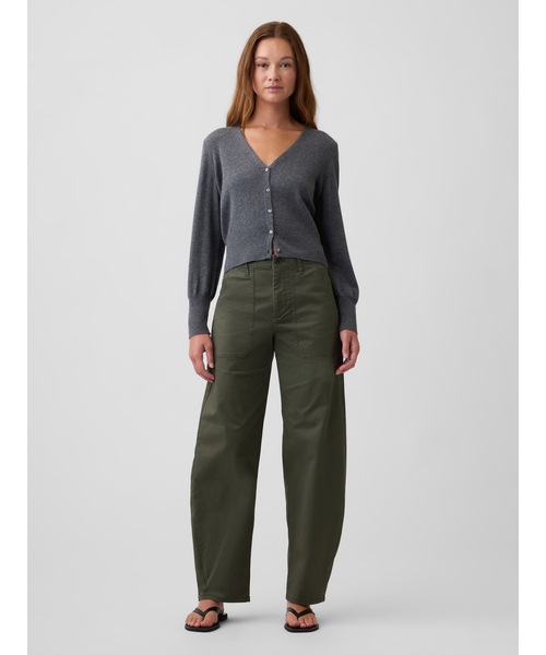 GAP（ギャップ）の「ミッドライズ バレルカーキパンツ（その他パンツ・レディース・ベージュ/ネイビー/ブラウン/グリーン・000/2/4/0/10/00/6/8）」の5枚目の写真
