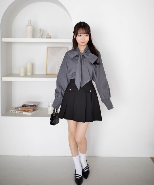 CLEAR BASIC（クリアベーシック）の「刺繍入りボウタイリボンブラウス［骨格ウェーブ／フェミニン／オフィスカジュアル］（シャツ/ブラウス・レディース・ブルー/ミント/チャコールグレー/オフホワイト・F）」の15枚目の写真