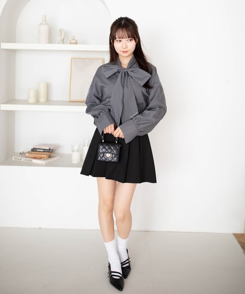 CLEAR BASIC（クリアベーシック）の「刺繍入りボウタイリボンブラウス［骨格ウェーブ／フェミニン／オフィスカジュアル］（シャツ/ブラウス・レディース・ブルー/ミント/チャコールグレー/オフホワイト・F）」の17枚目の写真