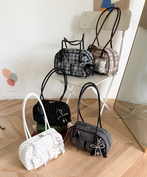 WEGO（ウィゴー）の「WEGO/アソートレイヤーリボンチャーム付きボストンバッグ（ハンドバッグ・レディース・その他2/その他1/その他3/ブラウン系その他2/ブラック系その他2・FREE）」の6枚目の写真