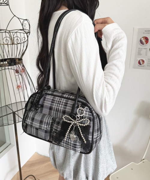 WEGO（ウィゴー）の「WEGO/アソートレイヤーリボンチャーム付きボストンバッグ（ハンドバッグ・レディース・その他2/その他1/その他3/ブラウン系その他2/ブラック系その他2・FREE）」の7枚目の写真