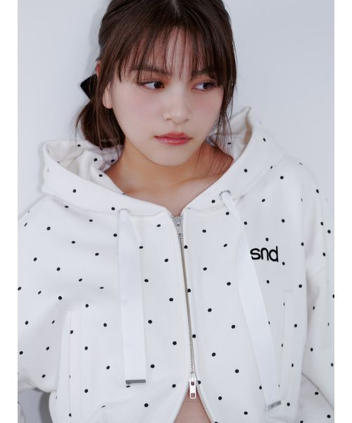 SNIDEL(スナイデル)の「【sndロゴ】バリエロゴフーディー(パーカー・レディース・ライトピンク/グレー/ドット・F)」の9枚目の写真